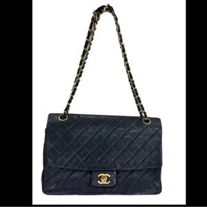 CHANEL Black Quilted Shoulder Bag with Gold Chain